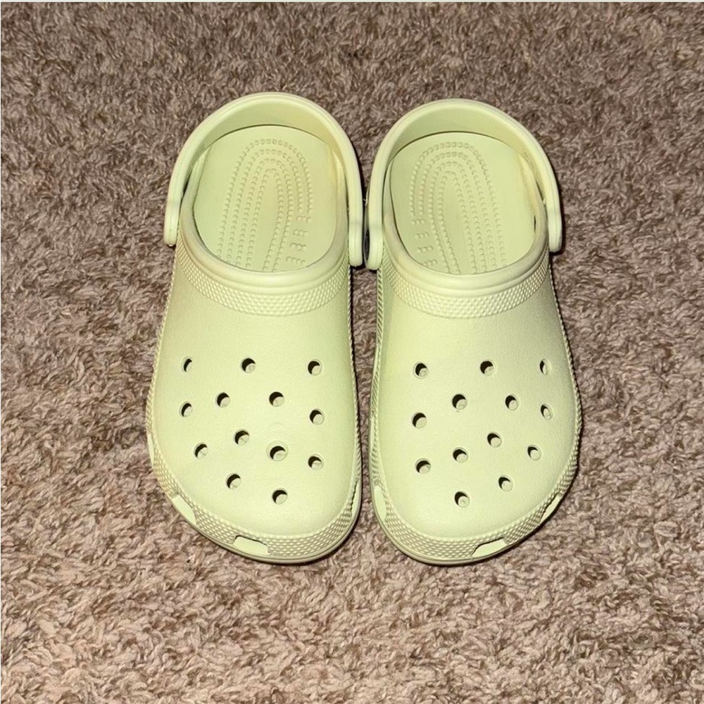 celery green classic crocs - Picture 5 of 5